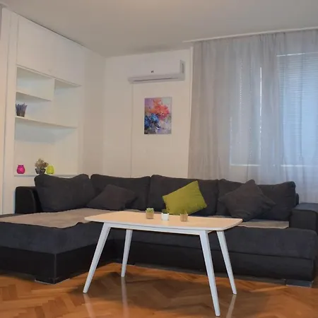 Tea's Apartment, - Centre *