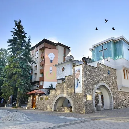 Tea's Apartment, - Centre *