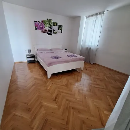 Tea's Apartment, - Centre *