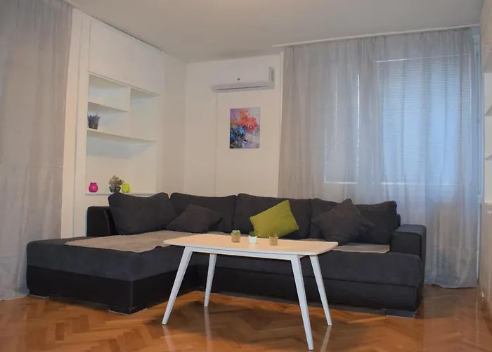 Tea's Apartment, - Centre *