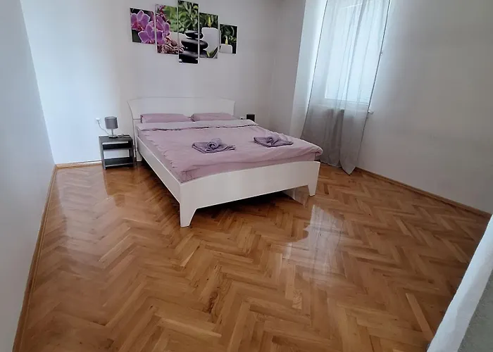 Tea's Apartment, - Centre *